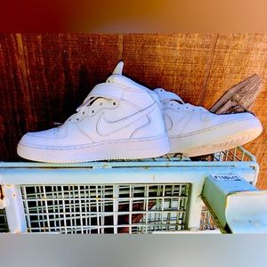 Air Force 1. Dunks classic Velcro strap lace